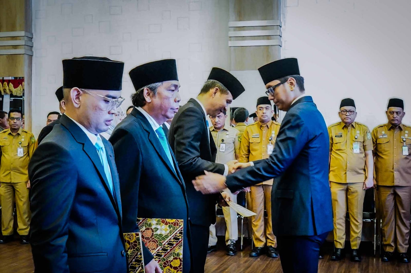 Lantik Direksi Tiga PUD, Wali Kota Medan Tekankan Pengabdian dan Penguatan Kinerja